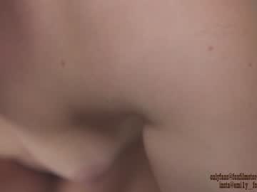 girl
        emily_fox_official cam image #4162001