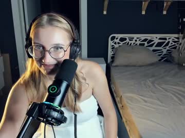 girl
        mind_of_heart cam image #4900154