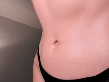 girl
        lauratanguy cam image #5290345