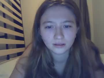 girl
        nakedmomma cam image #3209647