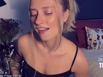 girl
        yvie_ cam image #5925775
