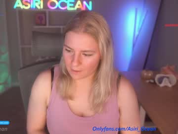 girl
        asiri_ocean cam image #2760886