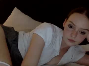 girl
        evangeline999 cam image #5188621