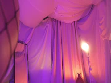 girl
        sunny_maria cam image #5039515