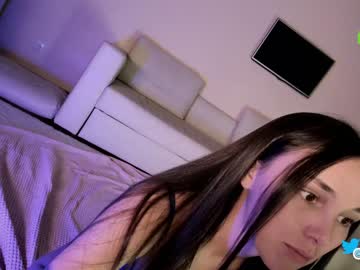 girl
        hollyextra cam image #3938457