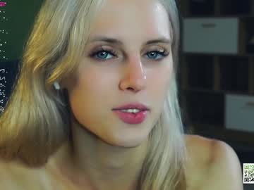 girl
        audreycarvin cam image #4645912