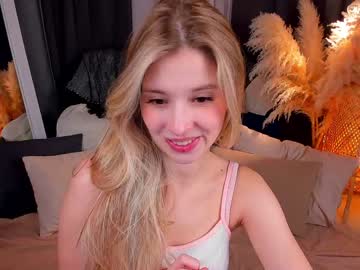 girl
        milablush cam image #2696075