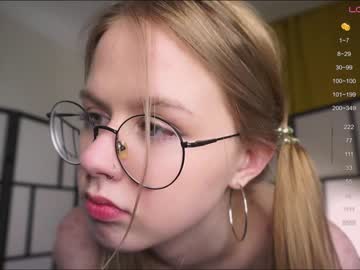 girl
        lorettabunyard cam image #3947916