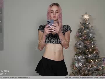 girl
        petitebrat cam image #2929384
