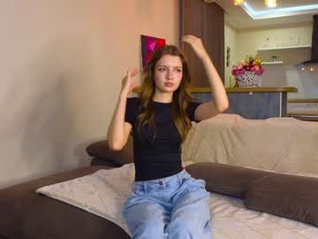 girl
        annisdwight cam image #5295416