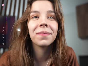 girl
        monika_youthfull cam image #6476046