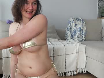 girl
        taralanes cam image #4554743