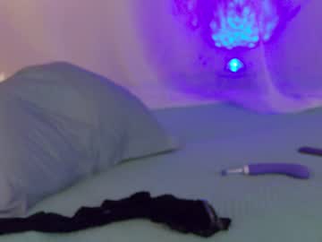girl
        girl_next_door19 cam image #2750339