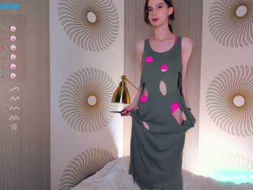 girl
        happiness_call cam image #1569718