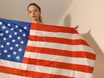 girl
        lesi_moon cam image #2145268