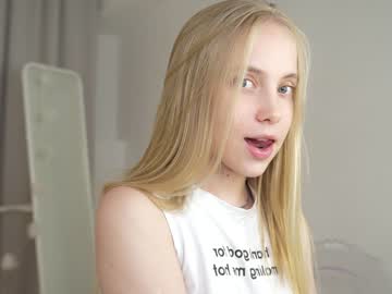 girl
        appr0ved cam image #2754644