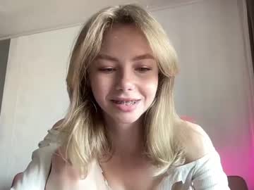 girl
        elli_harmon cam image #1748367