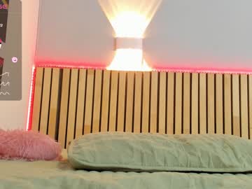 girl
        little_effy18 cam image #2454838