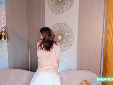 girl
        happiness_call cam image #1526805