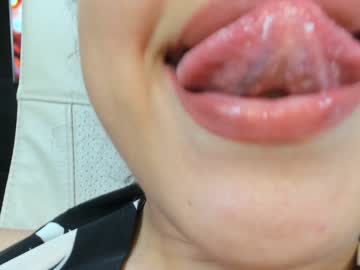 girl
        daily_stories cam image #1697561