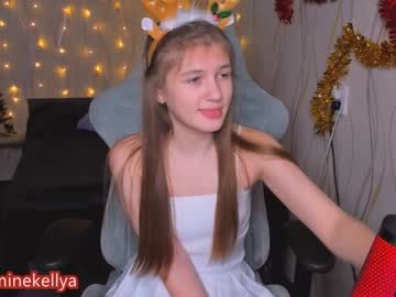 girl
        kylie_mine cam image #516134