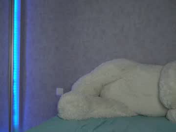 girl
        julia_cristal cam image #515588
