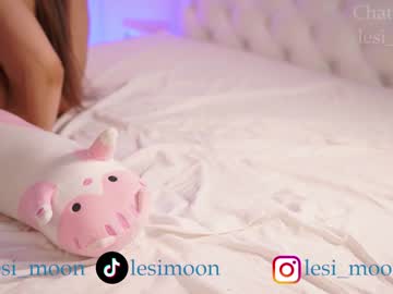 girl
        lesi_moon cam image #3524963
