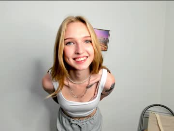 girl
        nobarbie cam image #2157074