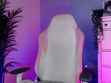 girl
        norma_blum cam image #1300732