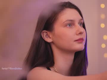 girl
        milanabaileys cam image #3742736