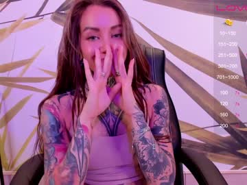 girl
        nickyneck cam image #1626070
