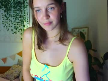 girl
        eli_sun cam image #5633200