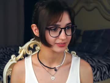 girl
        udelegorbett cam image #6107025