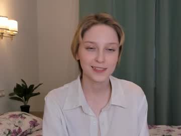 girl
        alisondrakes cam image #3039555