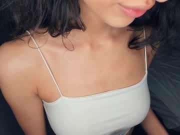 girl
        suzannedavise cam image #2781568