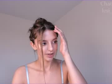 girl
        lesi_moon cam image #2326207