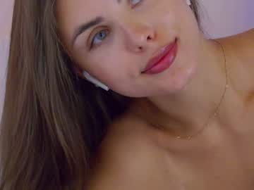 girl
        girl_next_door19 cam image #2650202