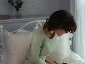 girl
        littlegreekflower cam image #5999511