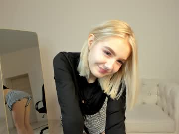 girl
        oliviabr0wn cam image #271732