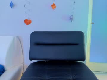 girl
        kittycaitlin cam image #2274255