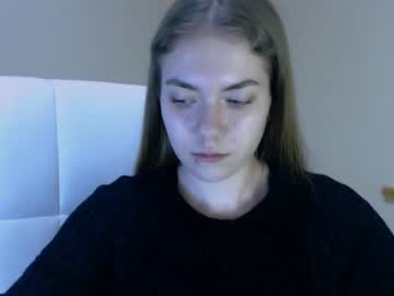 girl
        zoey_deuttch cam image #835659