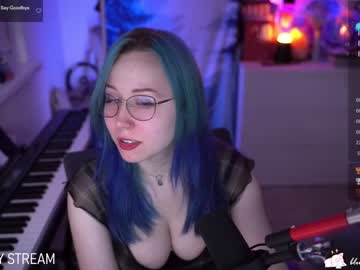 girl
        blue_mooncat cam image #2511839