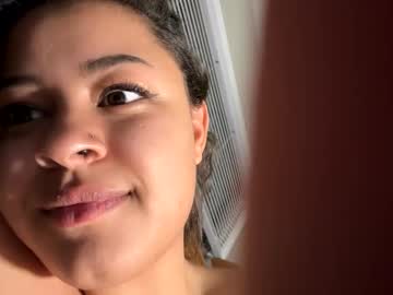 girl
        adriana318798 cam image #6608108