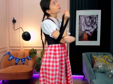 girl
        vivien_woodstock cam image #394980