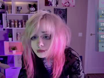 girl
        lollyshy__ cam image #5994957
