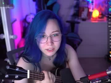 girl
        blue_mooncat cam image #2102178