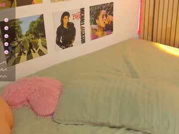 girl
        little_effy18 cam image #2454155
