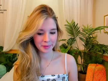 girl
        milablush cam image #554881