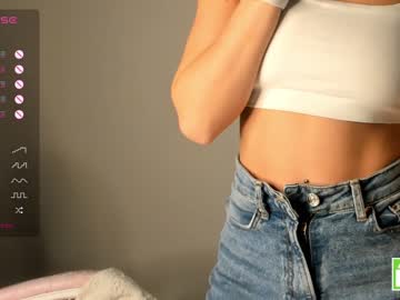 girl
        brittcubitt cam image #3797431