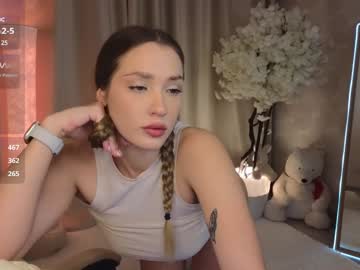 girl
        lori_blushcrystal cam image #5995960